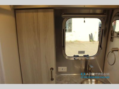 2026 Airstream International — photo 43 view