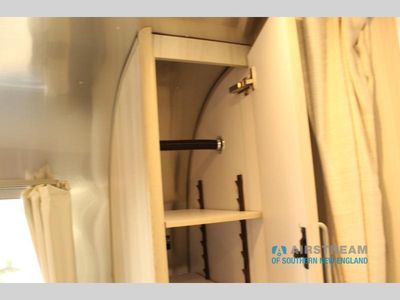 2026 Airstream International — photo 41 view
