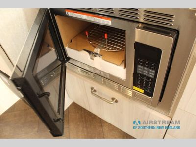 2026 Airstream International — photo 25 view