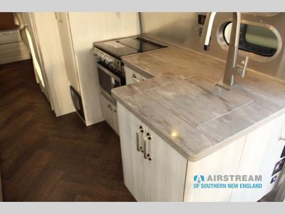 2026 Airstream International — photo 18 view