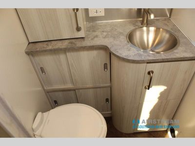 2026 Airstream International — photo 44 view