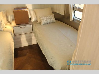 2026 Airstream International — photo 35 view