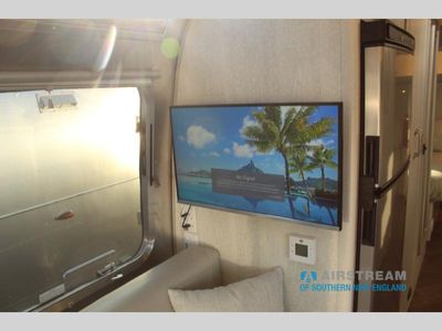 2026 Airstream International — photo 17 view