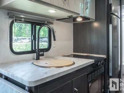 2027 Winnebago Sunflyer - Photo 9