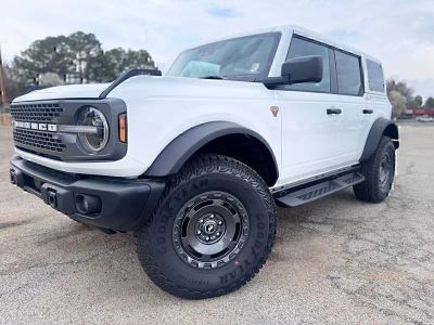 2025 Ford Bronco Badlands in Oxford White — front three-quarter view