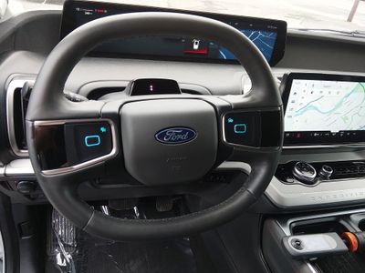 2025 Ford Expedition — photo 12 view