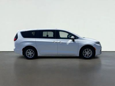 2023 Chrysler Pacifica — side profile view