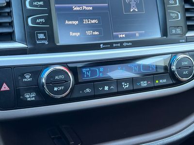2018 Toyota Highlander - Photo 23