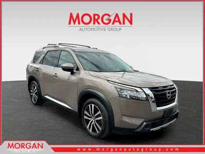2024 Nissan Pathfinder Platinum — front three-quarter view
