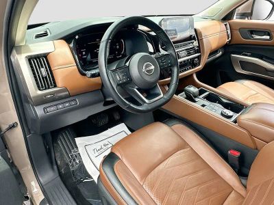 2024 Nissan Pathfinder — photo 9 view