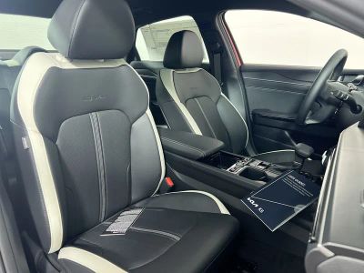 2026 Kia K5 — photo 30 view