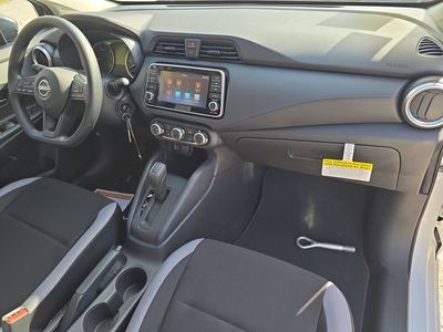 2025 Nissan Versa — photo 11 view