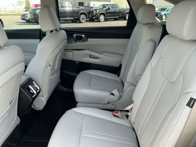 2026 Kia Sorento Hybrid - Photo 17