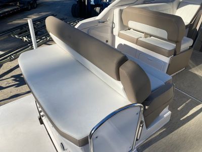 2017 Regal 30 Express - Photo 37