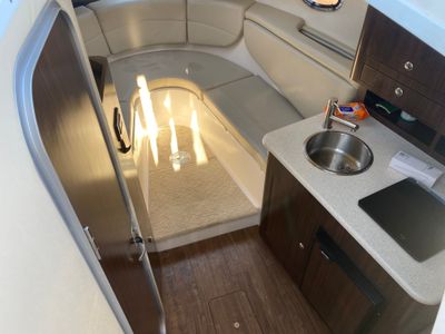2017 Regal 30 Express - Photo 24