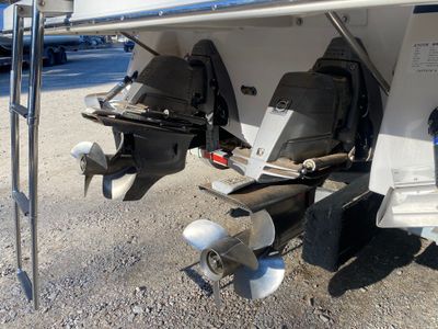2017 Regal 30 Express - Photo 13