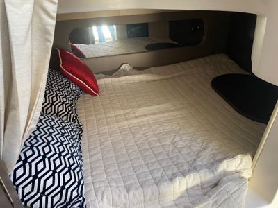 2017 Regal 30 Express - Photo 30