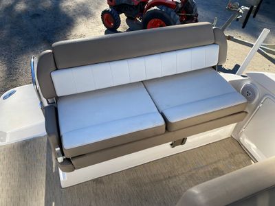 2017 Regal 30 Express - Photo 17