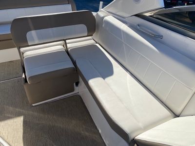 2017 Regal 30 Express - Photo 3