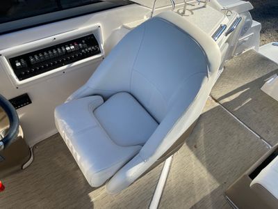 2017 Regal 30 Express - Photo 20