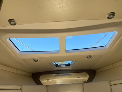 2017 Regal 30 Express - Photo 32