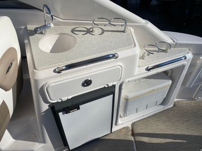 2017 Regal 30 Express - Photo 22