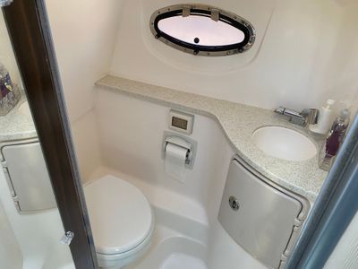 2017 Regal 30 Express - Photo 27