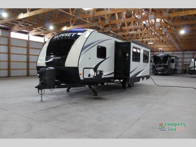 2017 CrossRoads RV Sunset Trail - Photo 3