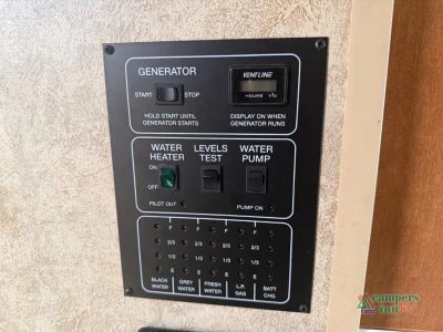 2012 Winnebago Sunstar — photo 33 view