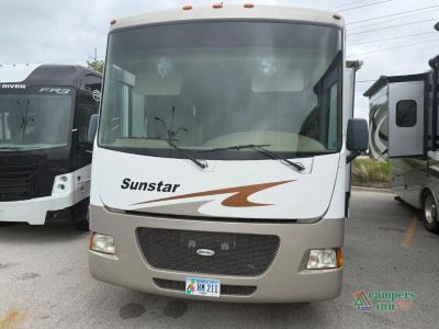 2012 Winnebago Sunstar — detail view