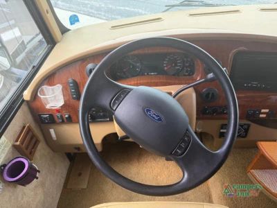 2012 Winnebago Sunstar — photo 14 view
