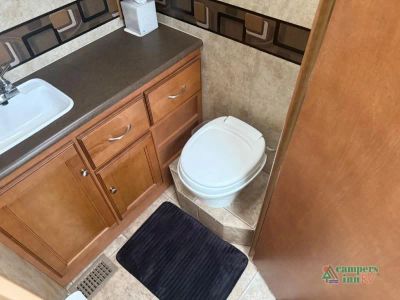2012 Winnebago Sunstar — photo 35 view