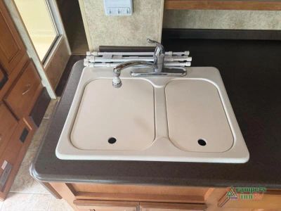 2012 Winnebago Sunstar — photo 26 view