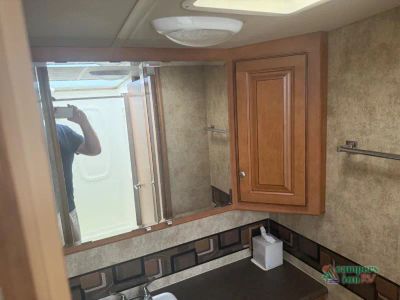 2012 Winnebago Sunstar — photo 34 view