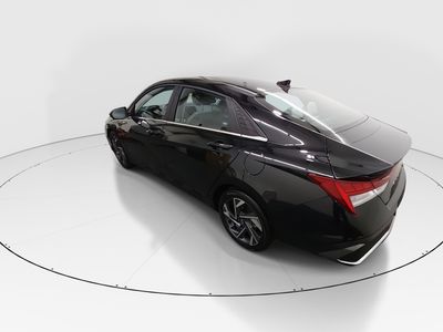 2025 Hyundai Elantra — detail view