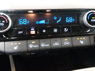 2025 Hyundai Elantra — photo 18 view