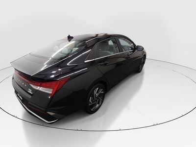 2025 Hyundai Elantra — photo 7 view