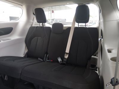 2023 Chrysler Voyager - Photo 17