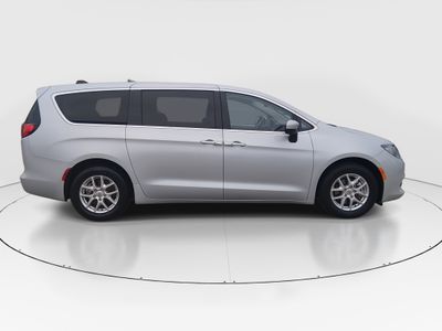 2023 Chrysler Voyager - Photo 8