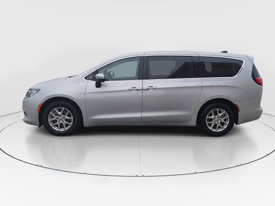 2023 Chrysler Voyager - Photo 4