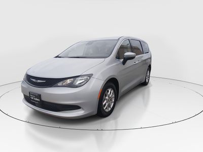 2023 Chrysler Voyager - Photo 3