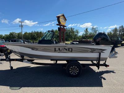 2026 Lund 1875 IMPACT XS Z18IX in WHITE/ SILVER/ BLK — front three-quarter view
