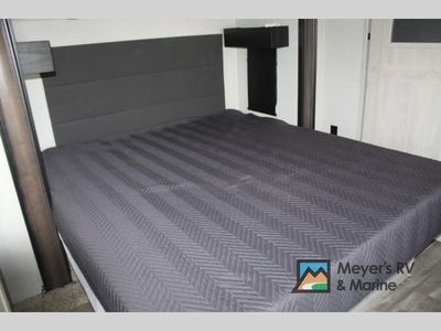 2022 Forest River RV Cardinal Luxury - Photo 31