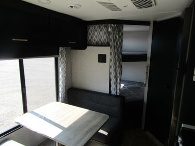 2022 Forest River Cherokee Grey Wolf — photo 11 view