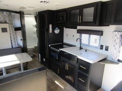 2022 Forest River Cherokee Grey Wolf — photo 10 view