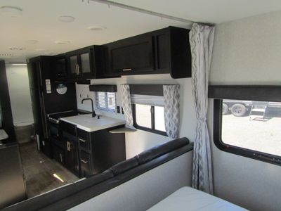 2022 Forest River Cherokee Grey Wolf — photo 9 view