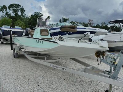 2022 Excel Bay Pro 203 — front three-quarter view