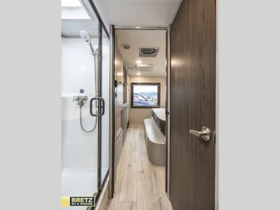 2025 Coachmen RV Entourage - Photo 33