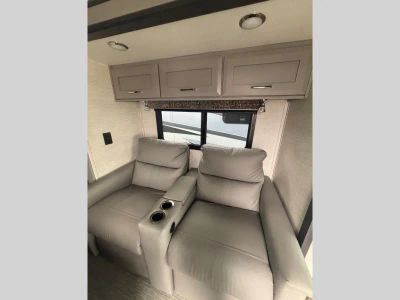 2021 Tiffin Motorhomes Wayfarer - Photo 9