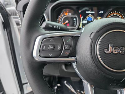 2026 Jeep Wrangler — photo 17 view